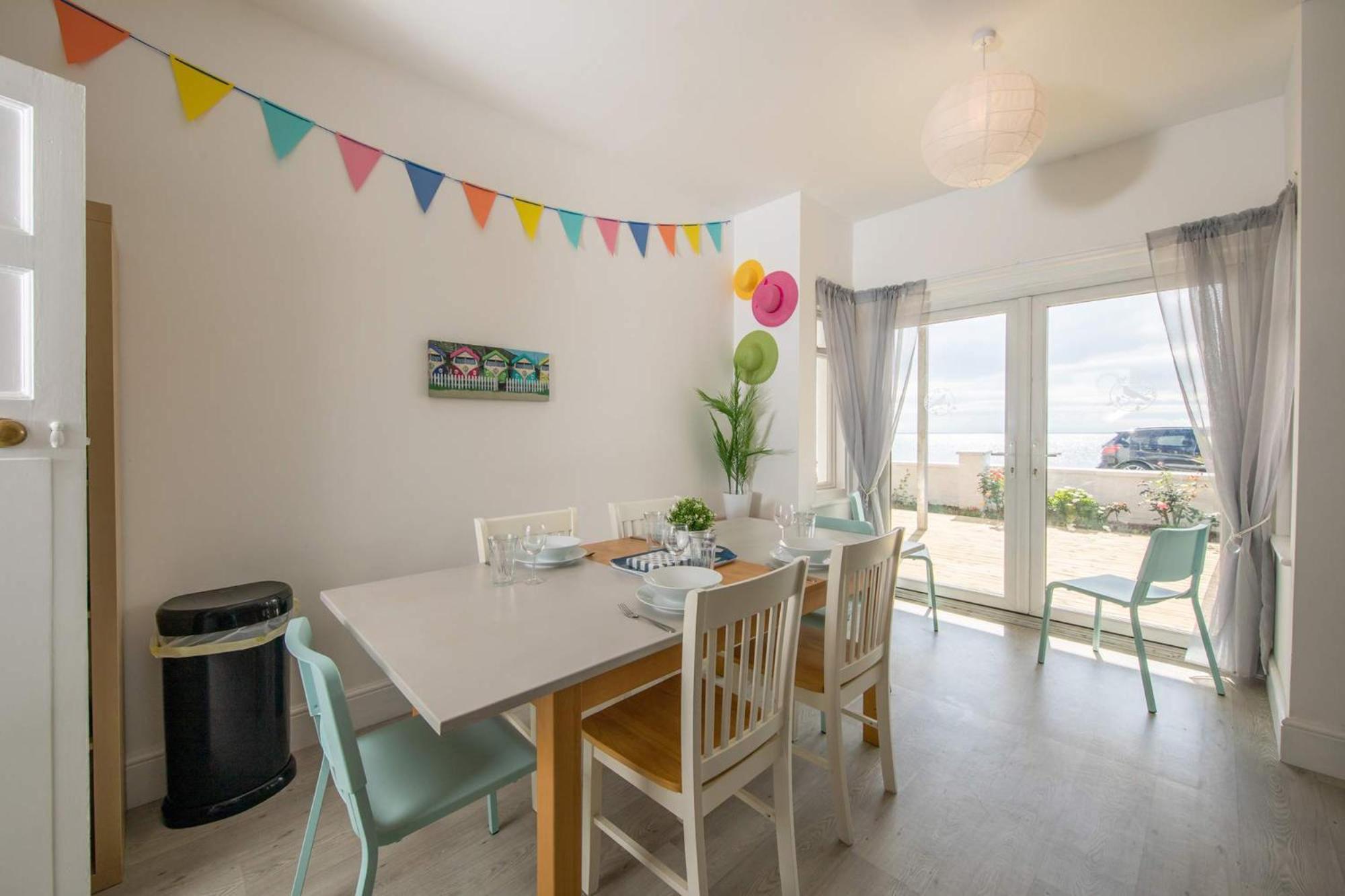 Absolute Beachfront With Decked Garden Oasis And Views Богнор-Регис Экстерьер фото